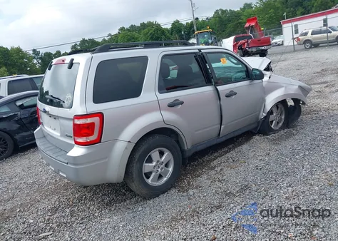 2009 Ford Escape Xlt z USA, uszkodzony, nr VIN 1FMCU93789KB27266